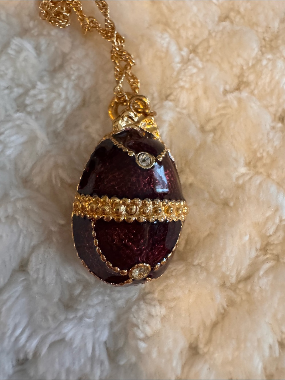 Decorative egg god-tone necklace